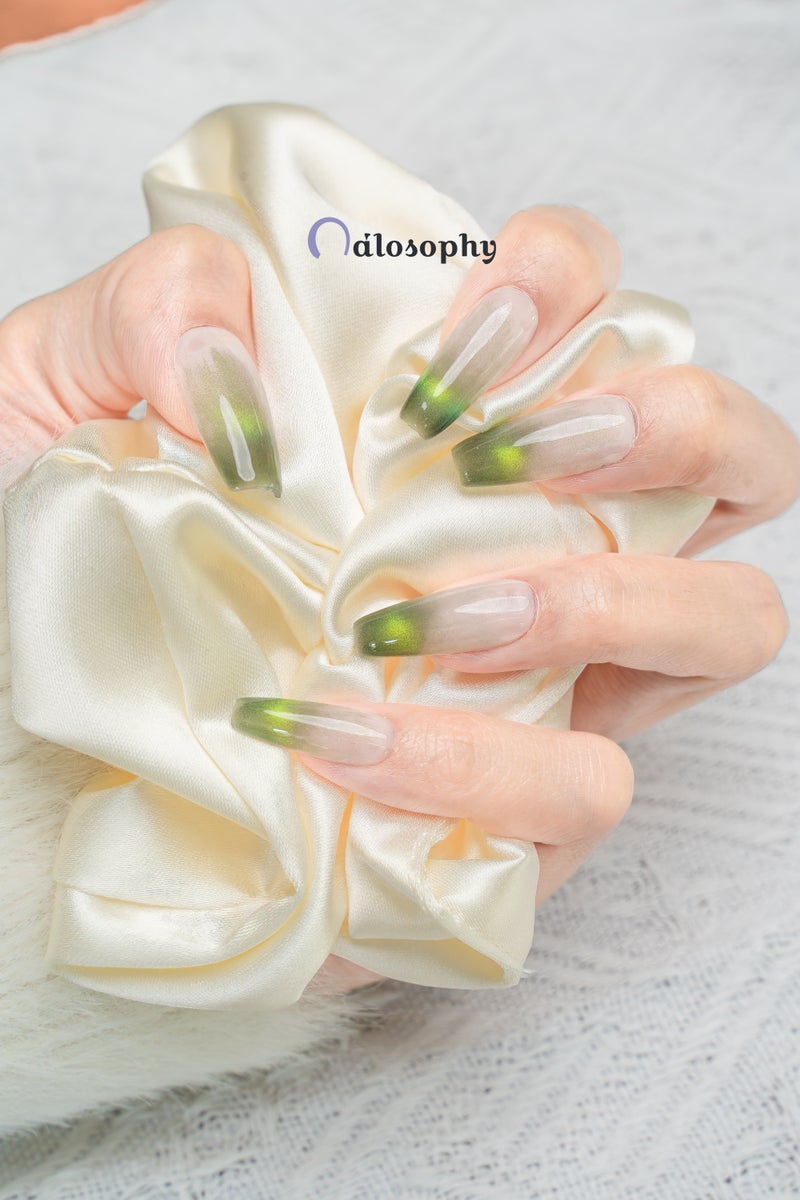 Nailosophy أظافر فاخرة مصنوعة يدويًا قابلة للصق بتدرج لون الماتشا اللامع على شكل عين القط | شكل كوفين - Image 4
